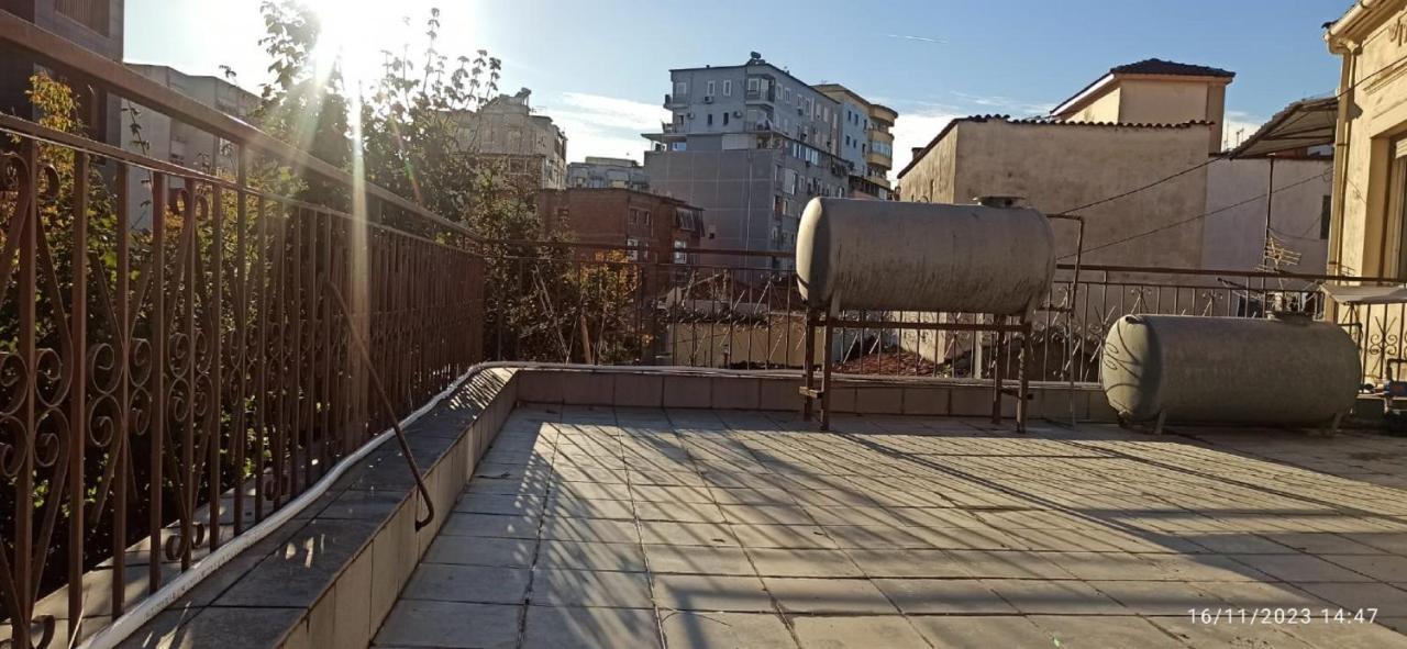 Royal Hostel Tirana Exterior foto